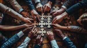 Titelbild für das KT-BGM Format „Play & Talk“: Teilnehmer bei einer interaktiven Teambuilding-Übung oder einem Lernspiel zur spielerischen Vermittlung von BGM-Inhalten.